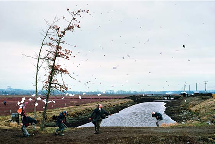Jeff Wall, A sudden gust of wind (after Hokusai) (1993).