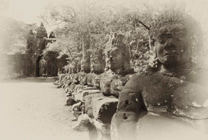 El legado recibido: una hermosa serie de estatuas vela el sueño de los templos de Angkor Wat.