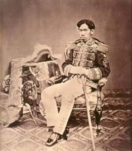 Retrato del emperador Meiji en 1873, de Uchida Kuichi.