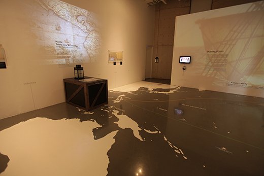 Una de las salas de la exposición, en la que se observa como las nuevas tecnologías sirven para evocar la emoción de los descubrimientos.