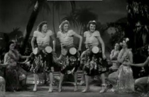 The Andrews Sisters interpretando el tema Hula-ba-Luau en la película Marineros Mareados (1941).