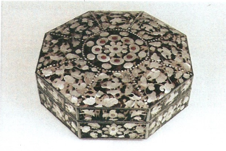 Caja octogonal del Período Nara (646-794).