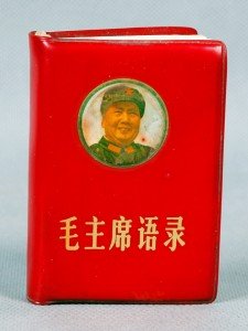 El famoso Libro Rojo de Mao, el catecismo del régimen.