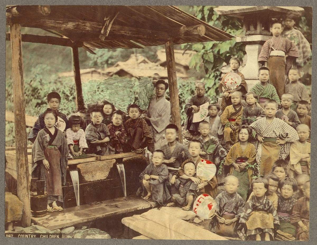 Una típica fotografía infantil durante el Periodo Meiji. 