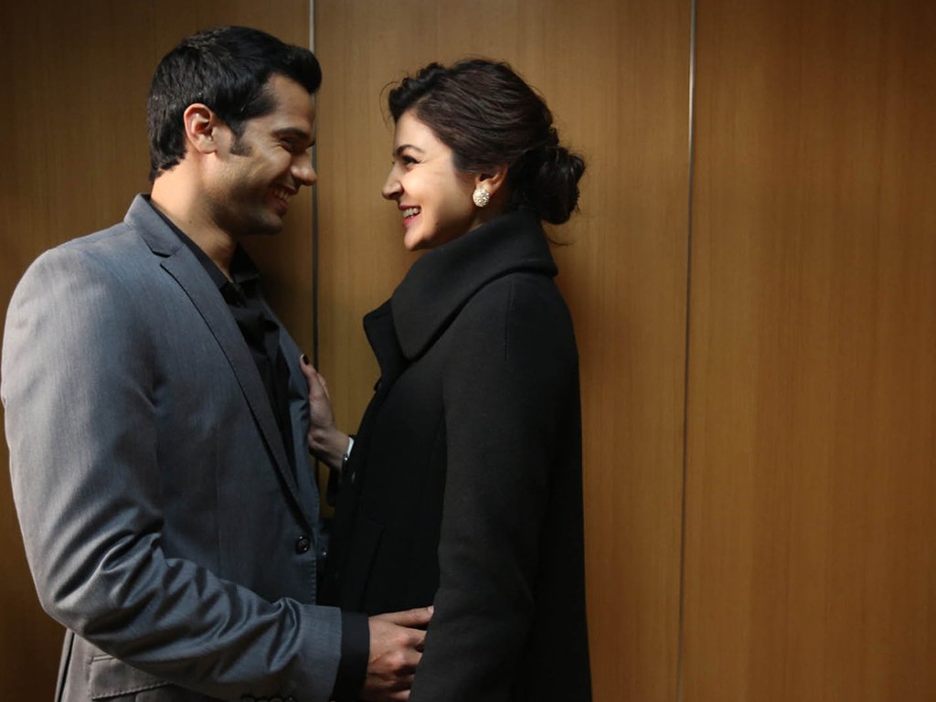 Arjun y Merra comparten un momento de complicidad al inicio del filme.
