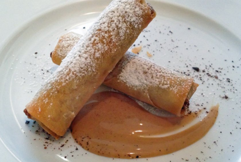 Fuente: http://www.thedailymeal.com/recipes/fried-apple-spring-rolls-recipe